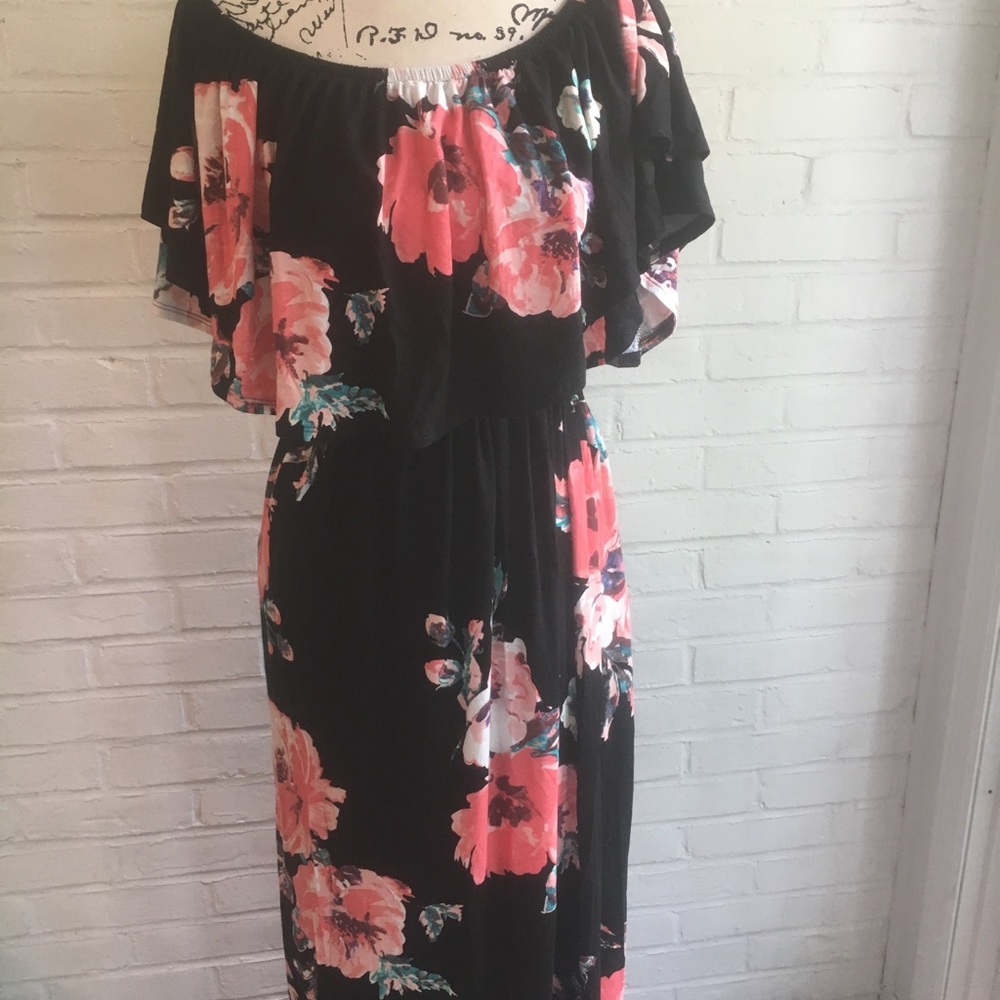 ONE LEFT🤗🤗Ruffle Off the Shoulder Maxi NWT SMALL - Picture 5 of 6